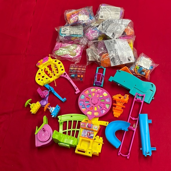 Polly Pocket Toys Polly Pocket Ultimate Wall Party Buildup Playset